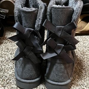 Booties with bow ties